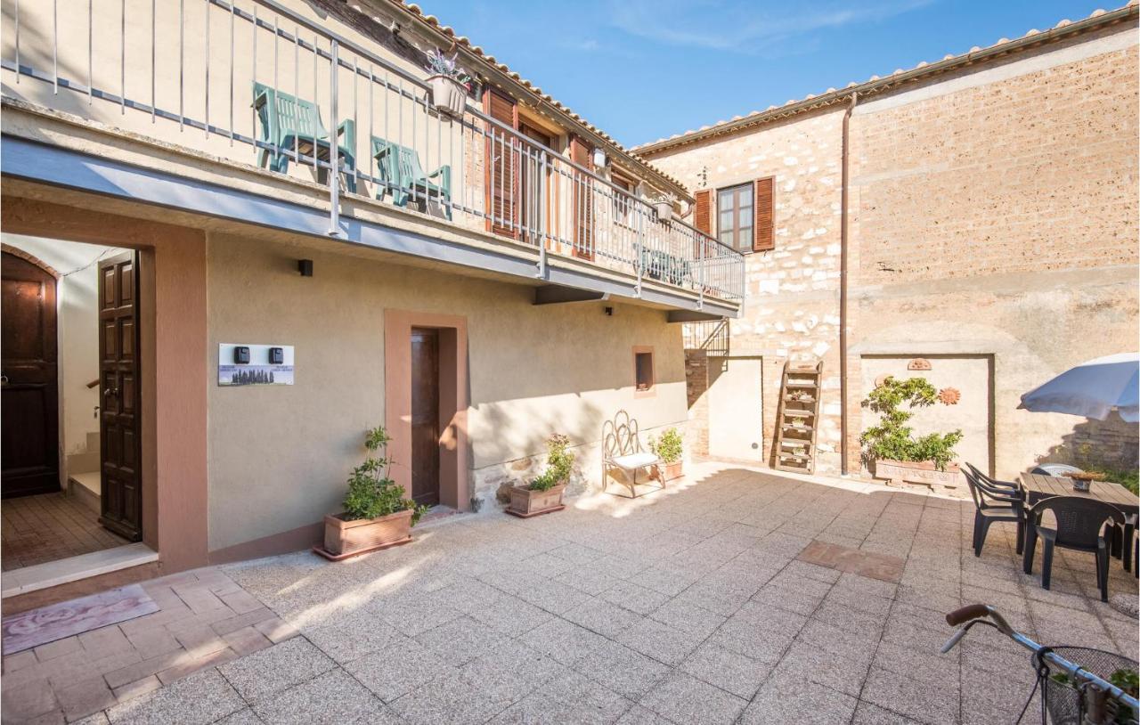 Gorgeous Home In Montalcino With Kitchen Exterior foto